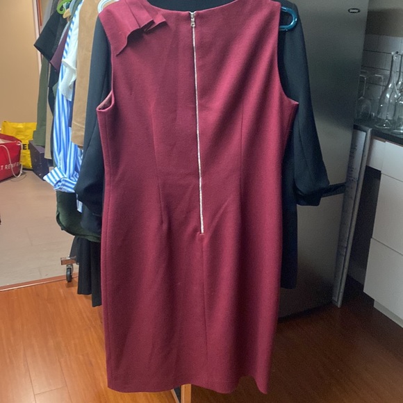 Classic burgundy wool dress - Picture 2 of 3